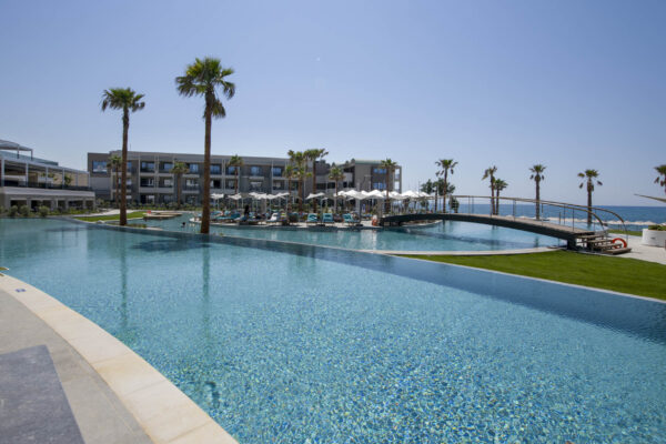 6.AMIRA LUXURY RESORT